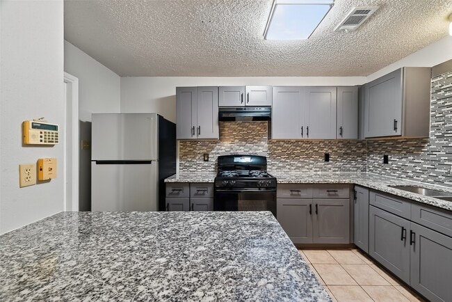 Building Photo - 16106 Barbarossa Dr