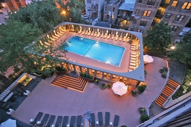 Building Photo - 1960 N Lincoln Park W