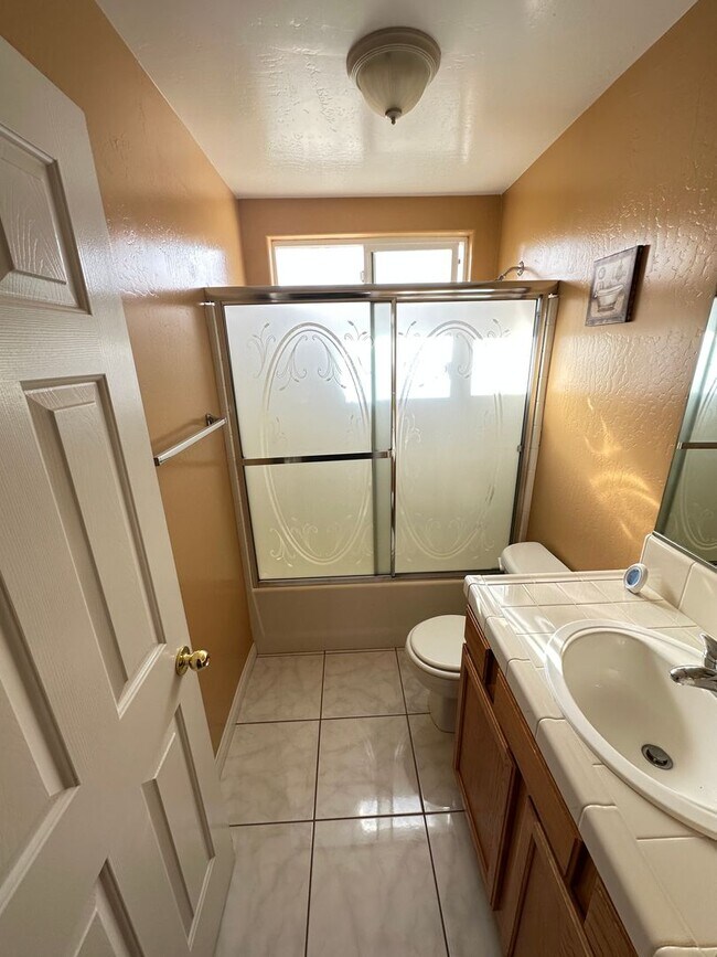 Building Photo - Charming 4-Bedroom, 3-Bathroom Home in Silver Creek