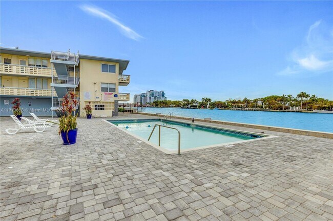 Building Photo - 6484 Indian Creek Dr
