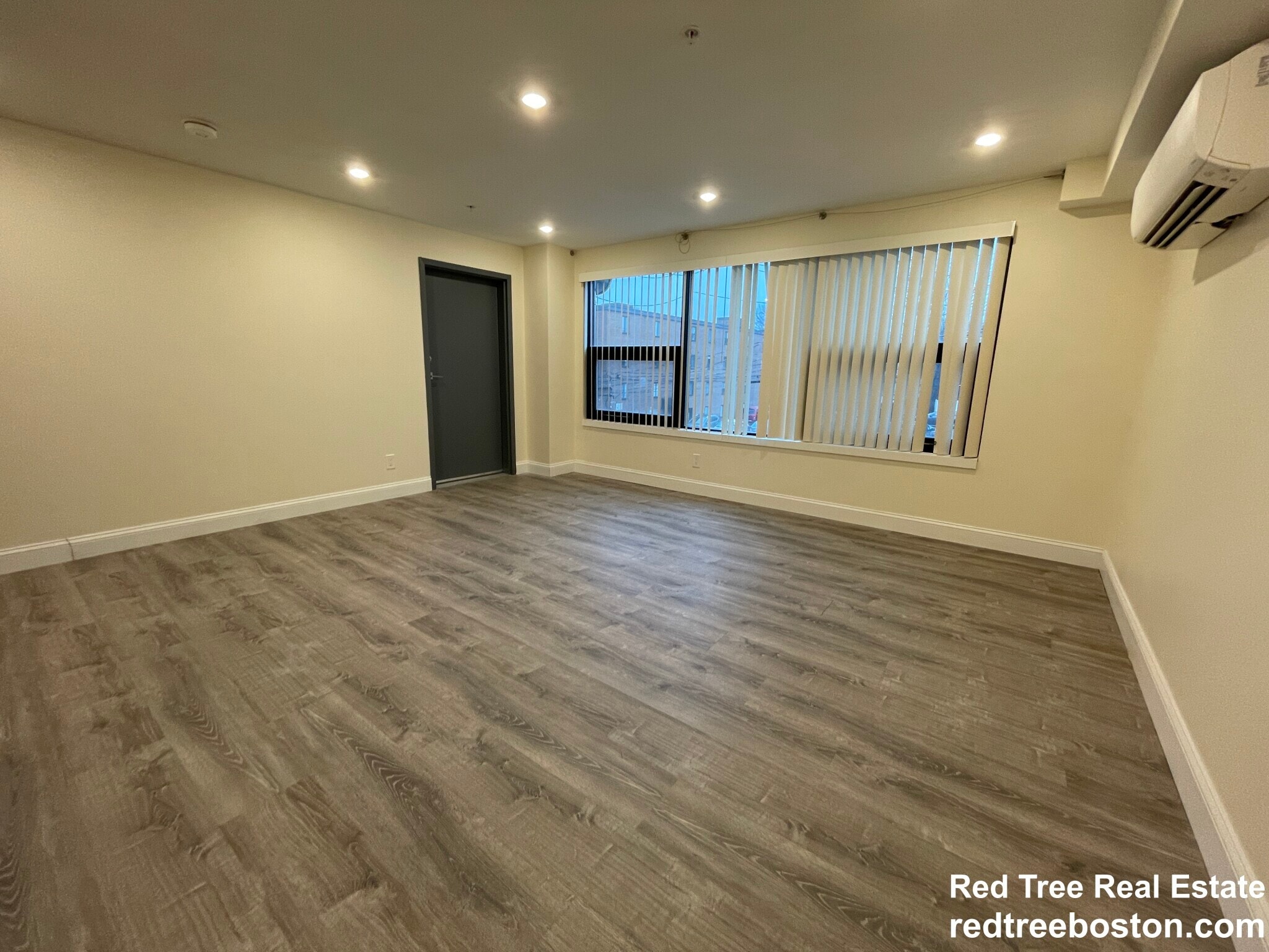 Building Photo - 1028a Commonwealth Ave