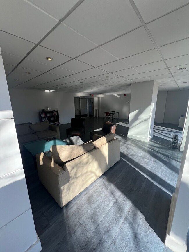 Building Photo - Fantastic Studio in The Metropolitan Condos