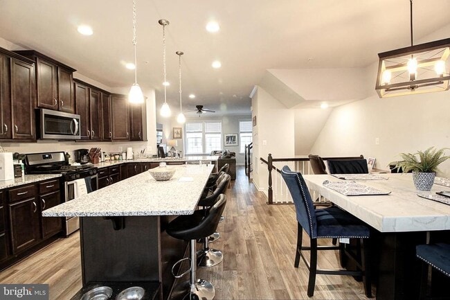 Building Photo - 304 Spring Bank Way
