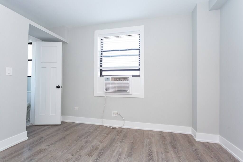 Building Photo - 508 W Belmont Ave