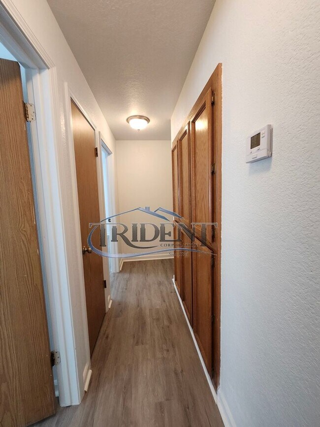 Building Photo - 3 bedroom, 2 bath house