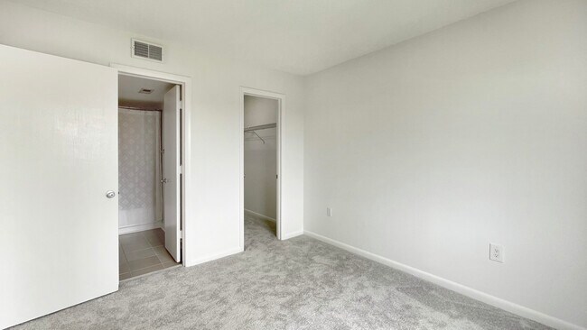 Building Photo - 1600 Park Cir