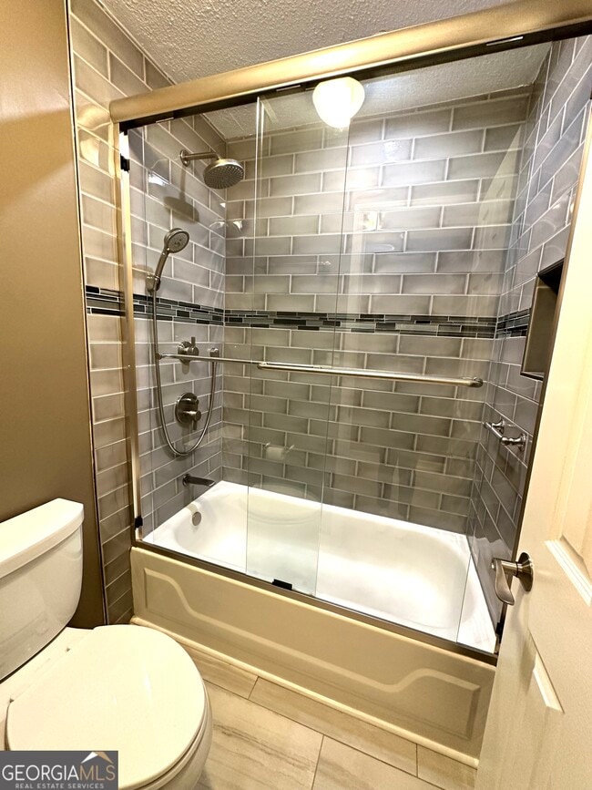 Building Photo - 24113 Plantation Dr NE