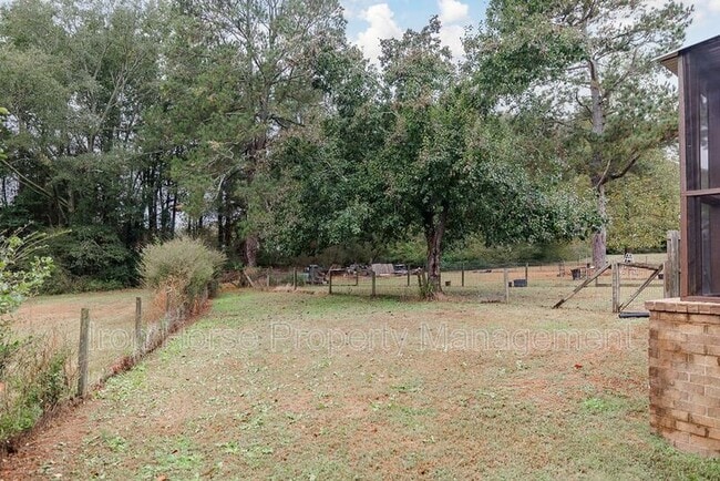 Building Photo - 160 Jockey Club Dr