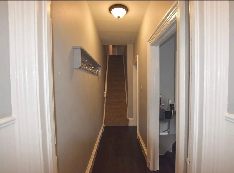 Building Photo - 108 S 4th St