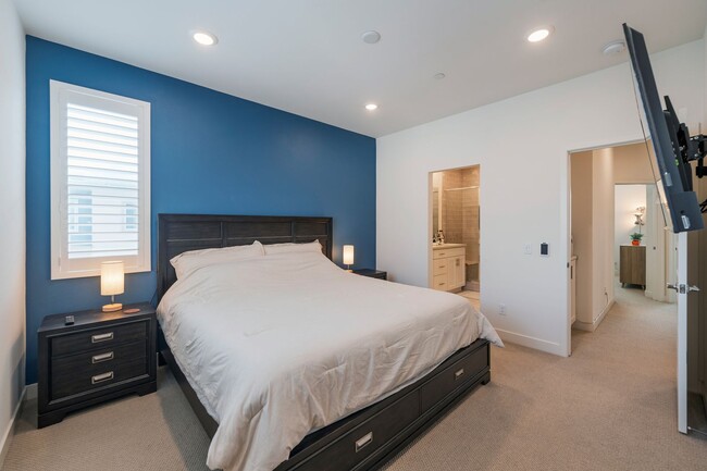 Building Photo - Newer townhome rental located in the gated One Seven Eight community!