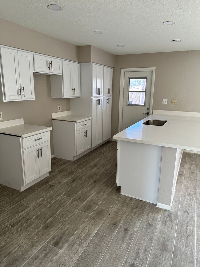 Building Photo - Newly remodeled Tempe 3 bed / 2 bath home ...