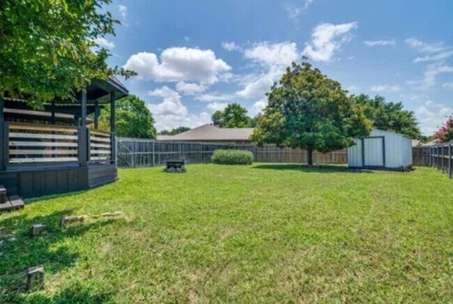 Building Photo - 913 Lake Meadows Dr