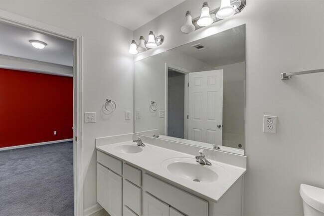 Building Photo - 805 Tulip Poplar Way