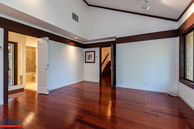 Building Photo - Beautiful Los Gatos Home | Remodeled | Ama...