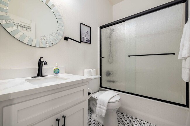 Building Photo - 2983 Paseo Almiar