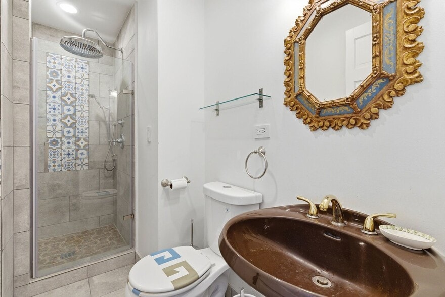 Building Photo - 2001 Orrington Ave