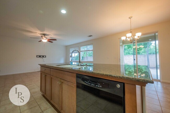 Building Photo - Harlan Ranch Clovis Home, 3BR/2BA, Amazing Community - Lots of Amenities!