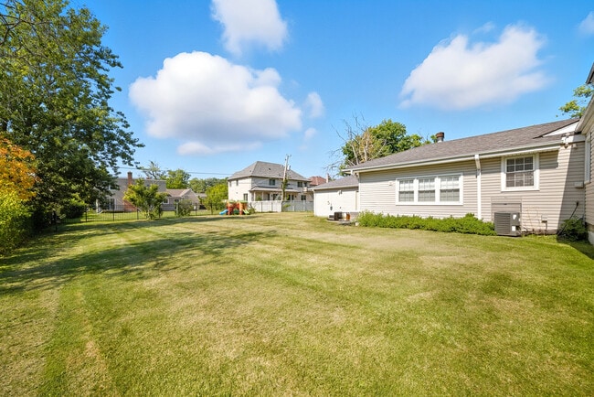 Building Photo - 604 Revere Rd
