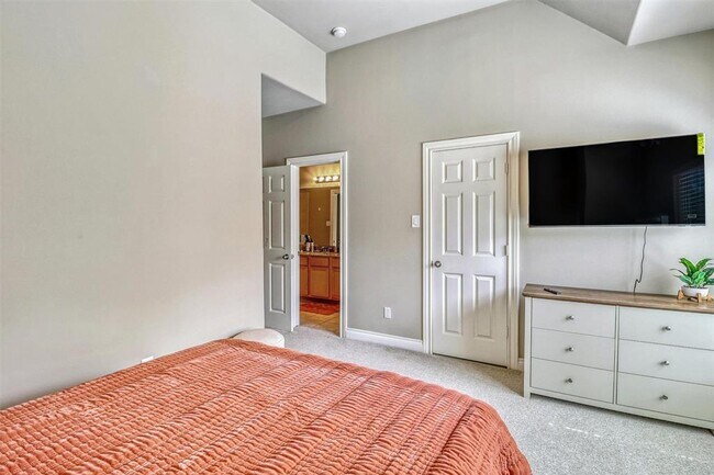 Building Photo - 9113 Creekstone Lake Dr