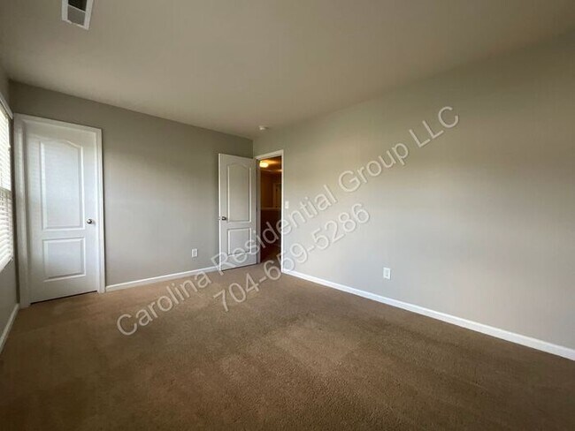 Building Photo - 9143 Magnolia Lily Ave