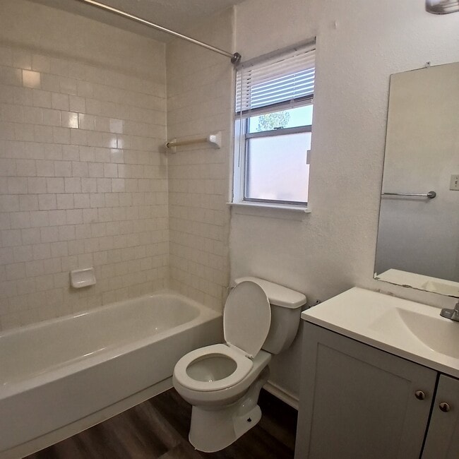 Building Photo - 5436 Parkridge Dr