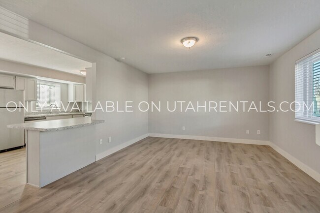 Building Photo - 1731 W Garden Dr