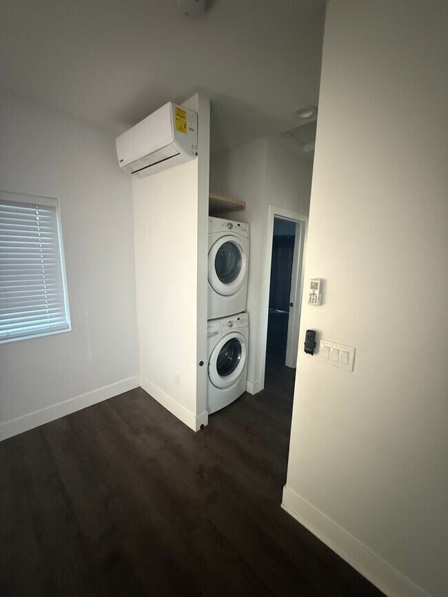 Building Photo - Gorgeous 2 bedroom rental