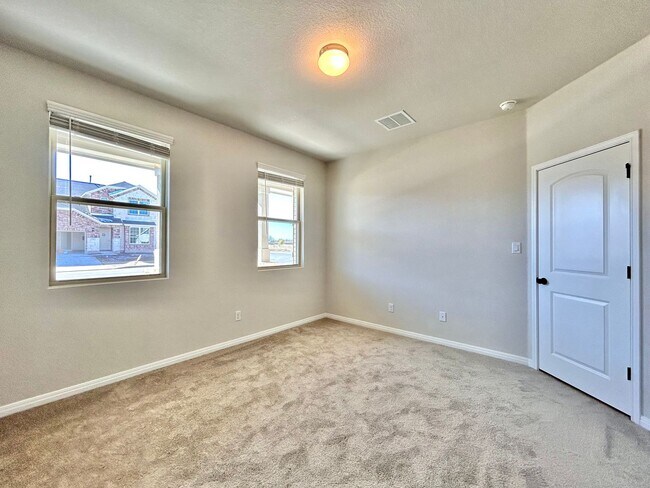 Building Photo - Spacious Modern 4/BR 3/BA Home with Stunning Features!