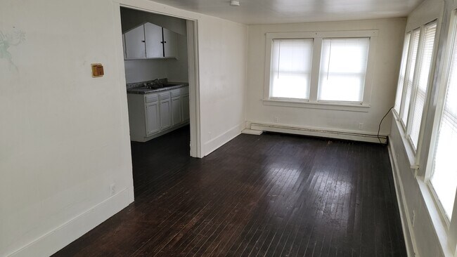 Building Photo - 824 16th St