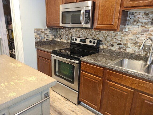Building Photo - 6452 Dillard Pl