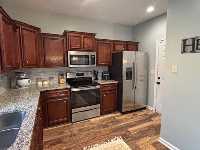 Building Photo - Beautiful Home in Phenix City