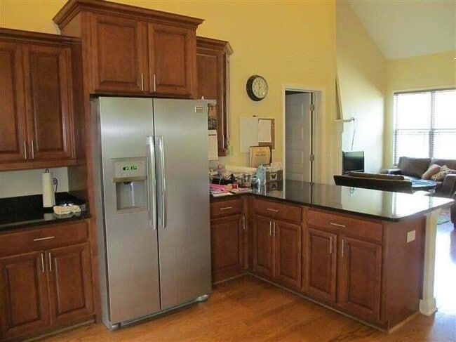 Building Photo - 382 Preston Ave