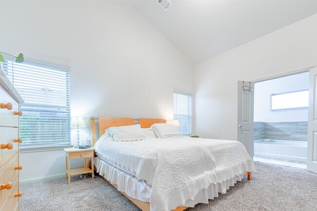Building Photo - 9857 Gln Brk Ln