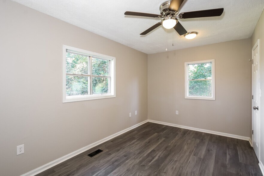 Building Photo - 2805 Royal St