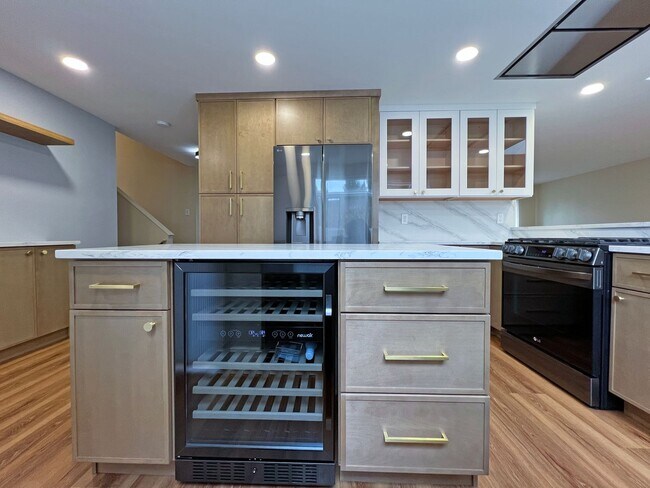 Building Photo - Gorgeous 3 Bedroom 2 Bath Home in Desirable Fairwood, Renton