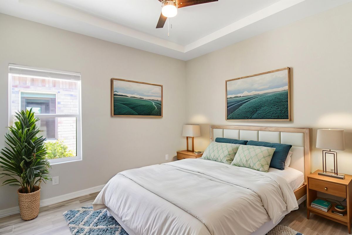 Building Photo - 904 W Mahala Ave