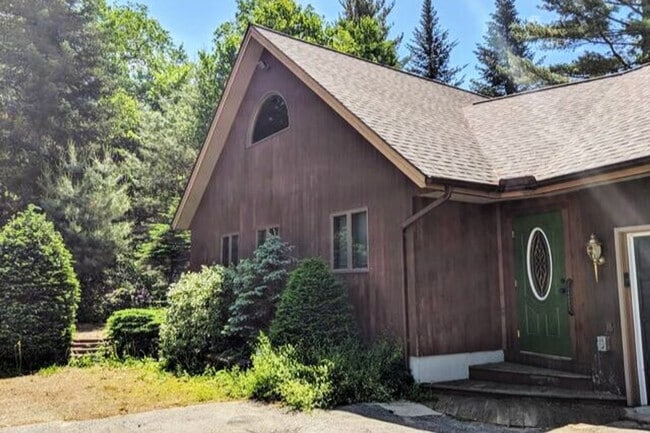 Building Photo - 140 Paquette Cir