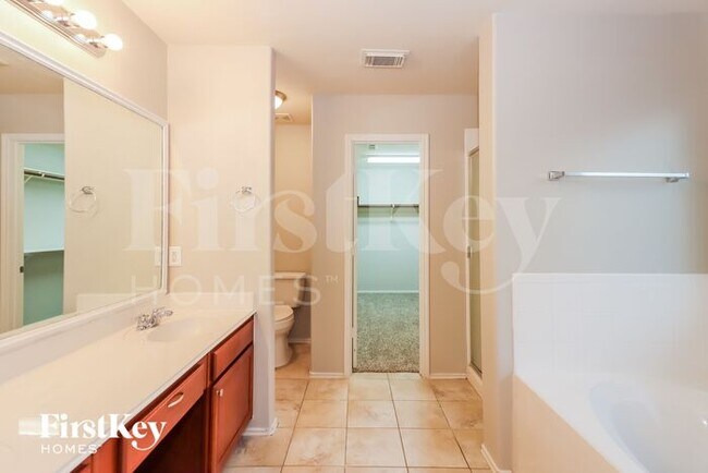 Building Photo - 10447 Falling Rapids Ct