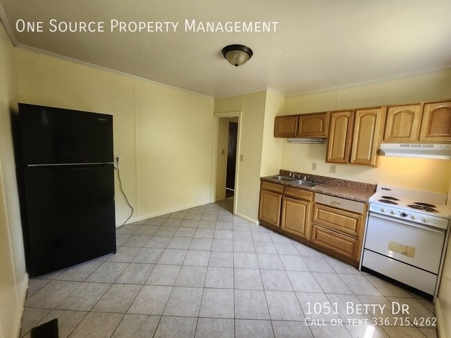 Building Photo - 1051 Betty Dr