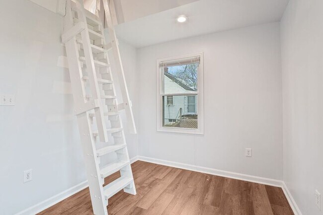 Building Photo - 6339 Old Plank Rd