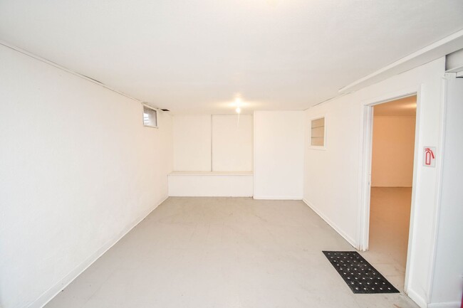 Building Photo - Cozy & Fully Furnished 1-Bedroom Near Sanf...