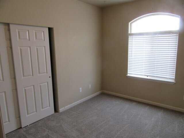 Building Photo - 2483 Wolcott Ave