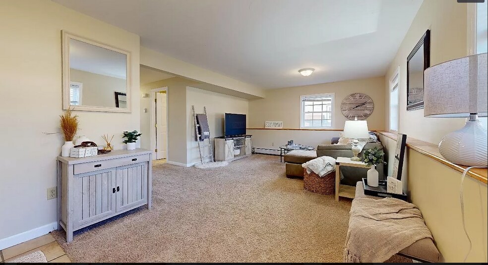 Building Photo - 10 Southview Dr