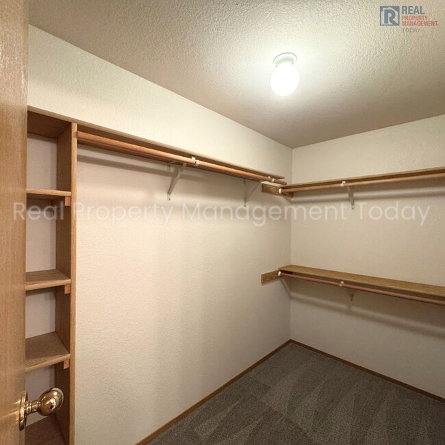 Building Photo - Cozy 3 Bedroom Apartment In Burien!