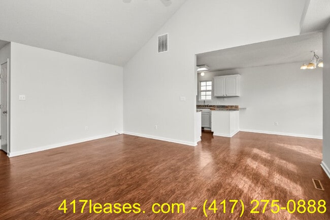 Building Photo - 834 S Duke Ave