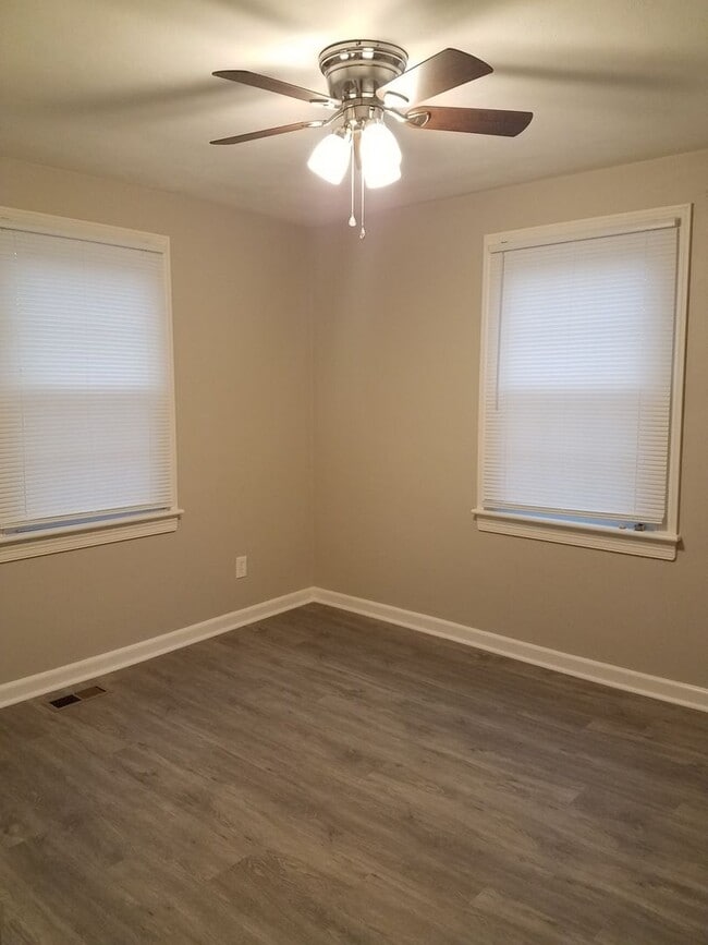 Building Photo - 5 BR Near ODU!
