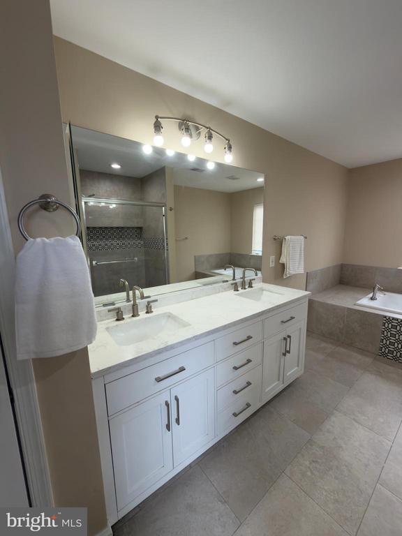 Building Photo - 13580 Den Hollow Ct