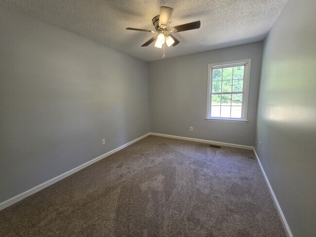 Building Photo - 105 Bloomingfield Pl