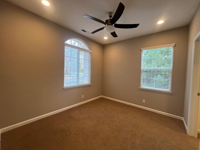 Building Photo - 4102 Voltaire St