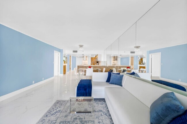 Building Photo - 1717 N Bayshore Dr